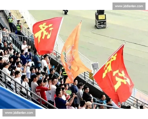 鲁超赛场兄弟情：临沂球迷喊话暖日照