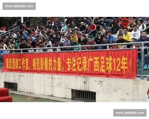 杨一鸣百场里程碑!深圳铁卫书写家乡足球传奇 杨一鸣百场里程碑!深圳铁卫书写家乡足球传奇